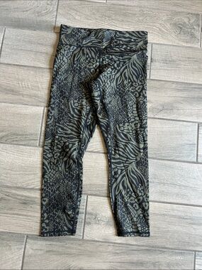 High-Rise Animal Print Leggings in Olive/Black